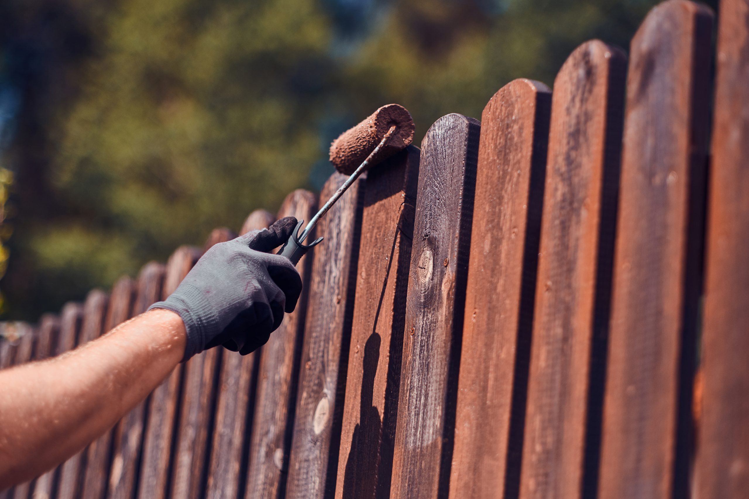 Cracked Vinyl Fence? Here's How to Repair Vinyl Fence